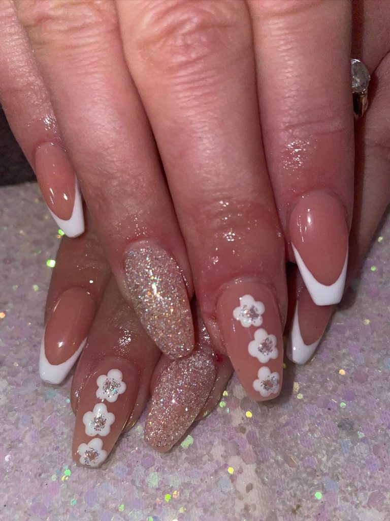 Daisy nails, Acrylic nails, Glitter nails, French nails, Ombre nails